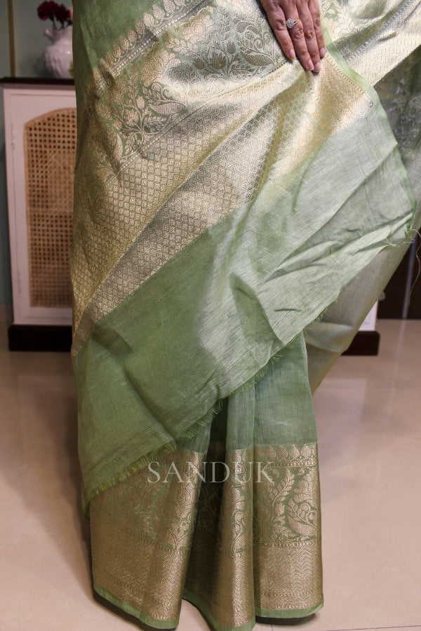 Aavni (Saree)