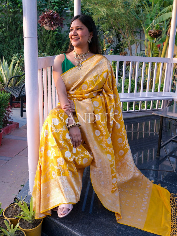 Yuvika (Saree)